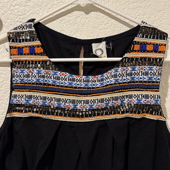 Akemi  + Kin Print Black Sleeveless Top - Picture 2 of 4